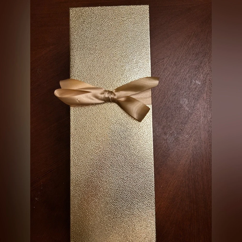 Wine Gift Box with Magnetic Closure